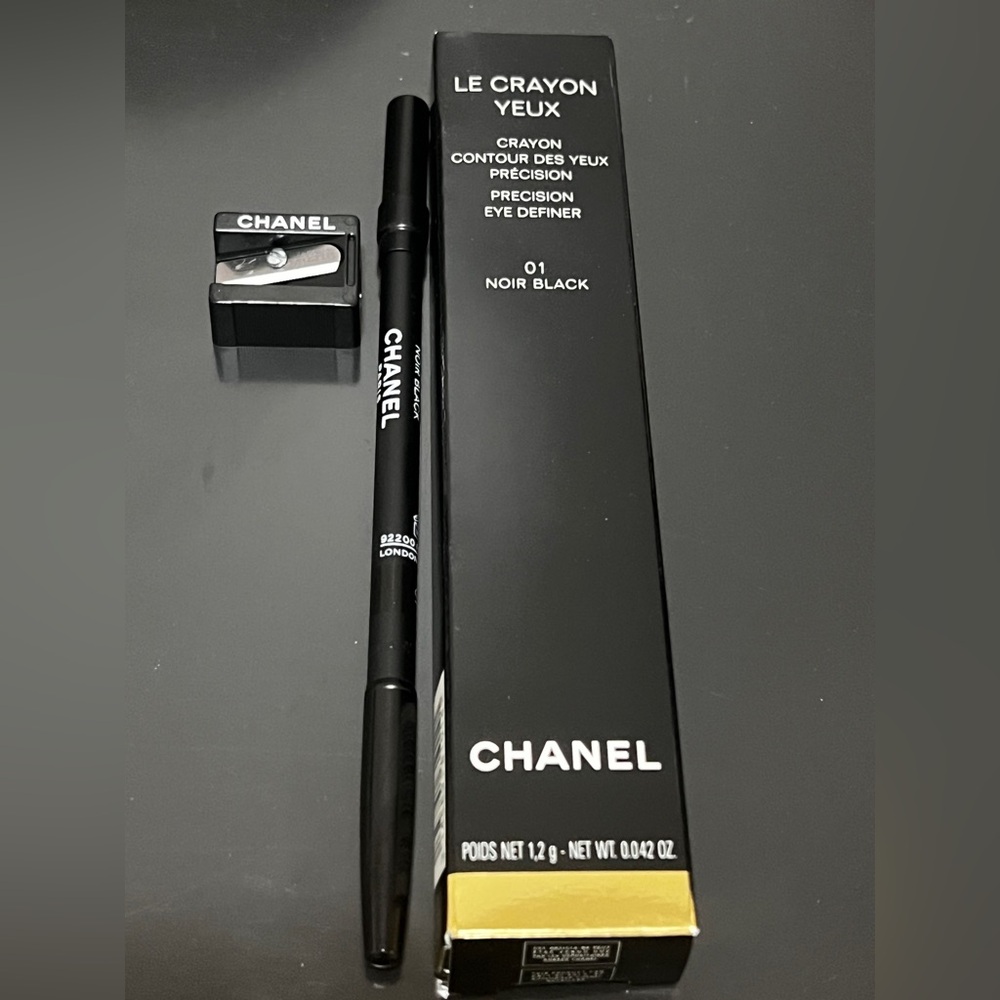New- CHANEL Noir Black Eye Definer Pencil with Sharpener